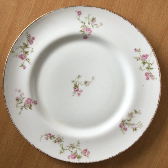 Bundle of 3 Limoges France porcelain 1 pasta bowl and 2 plates floral patterns - Picture 8 of 8